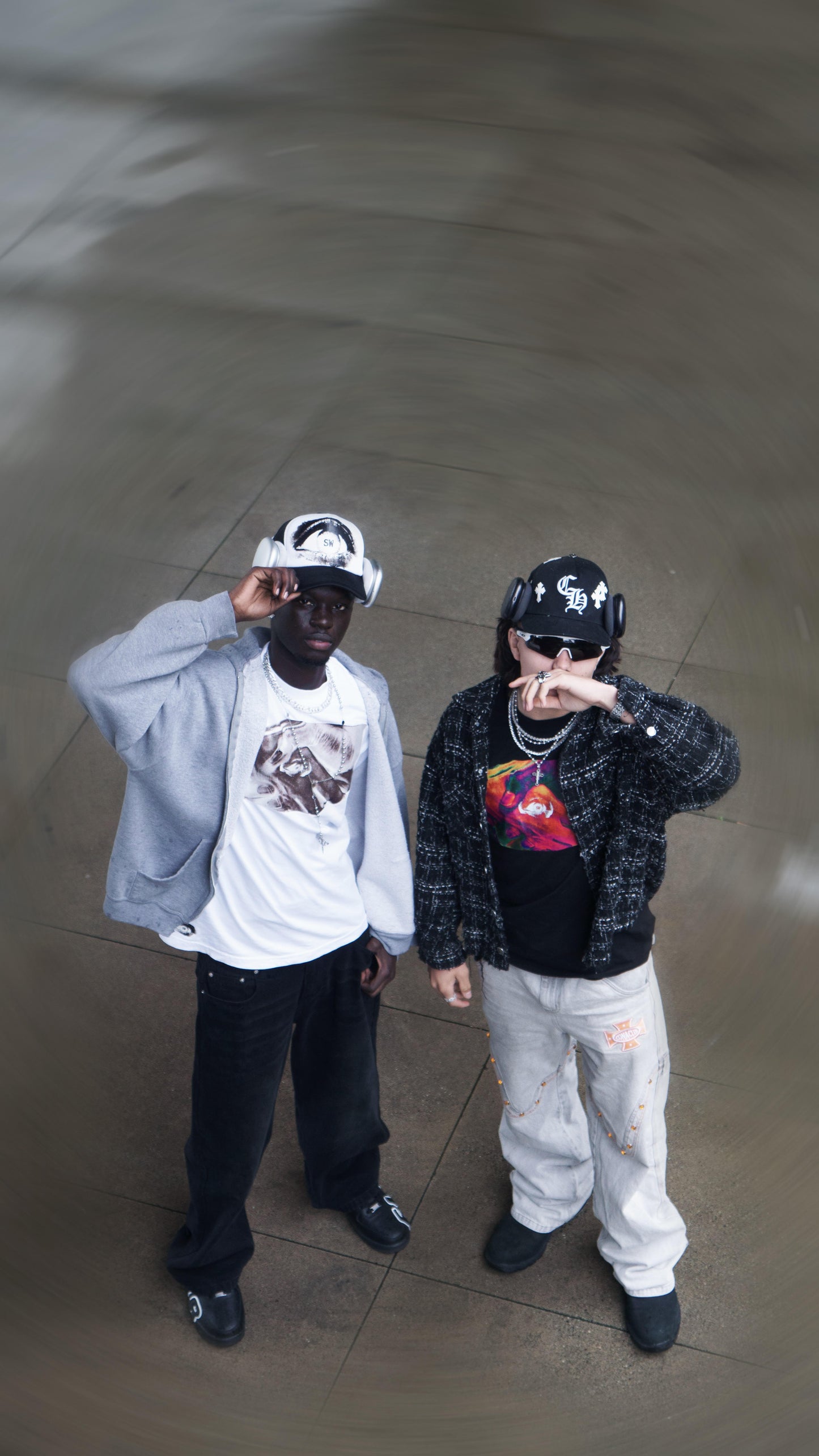 HANDSHAKE TEE